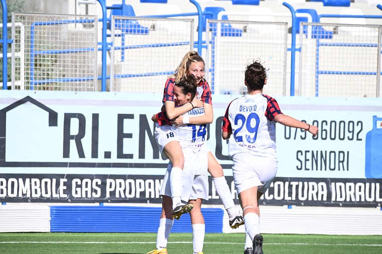 La Torres Femminile che esulta dopo un gol nella partita conto il Tavagnacco | Foto di Beatrice Cirronis